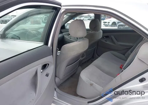 2010 Toyota Camry Le V6 z USA, uszkodzony, nr VIN 4T1BK3EK4AU105760